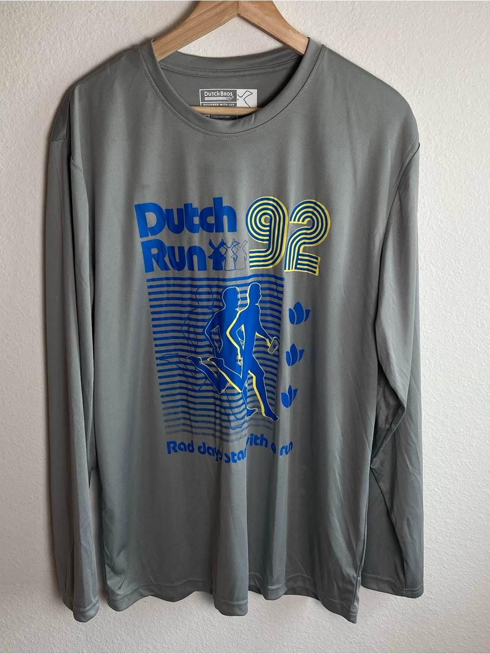 DUTCH BROS EMPLOYEE EXCLUSIVE: Men’s Long Sleeve DUTCH RUN Shirt Large Poly